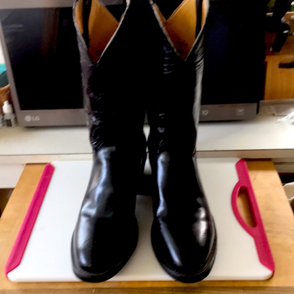 Justin cowboy boots like new